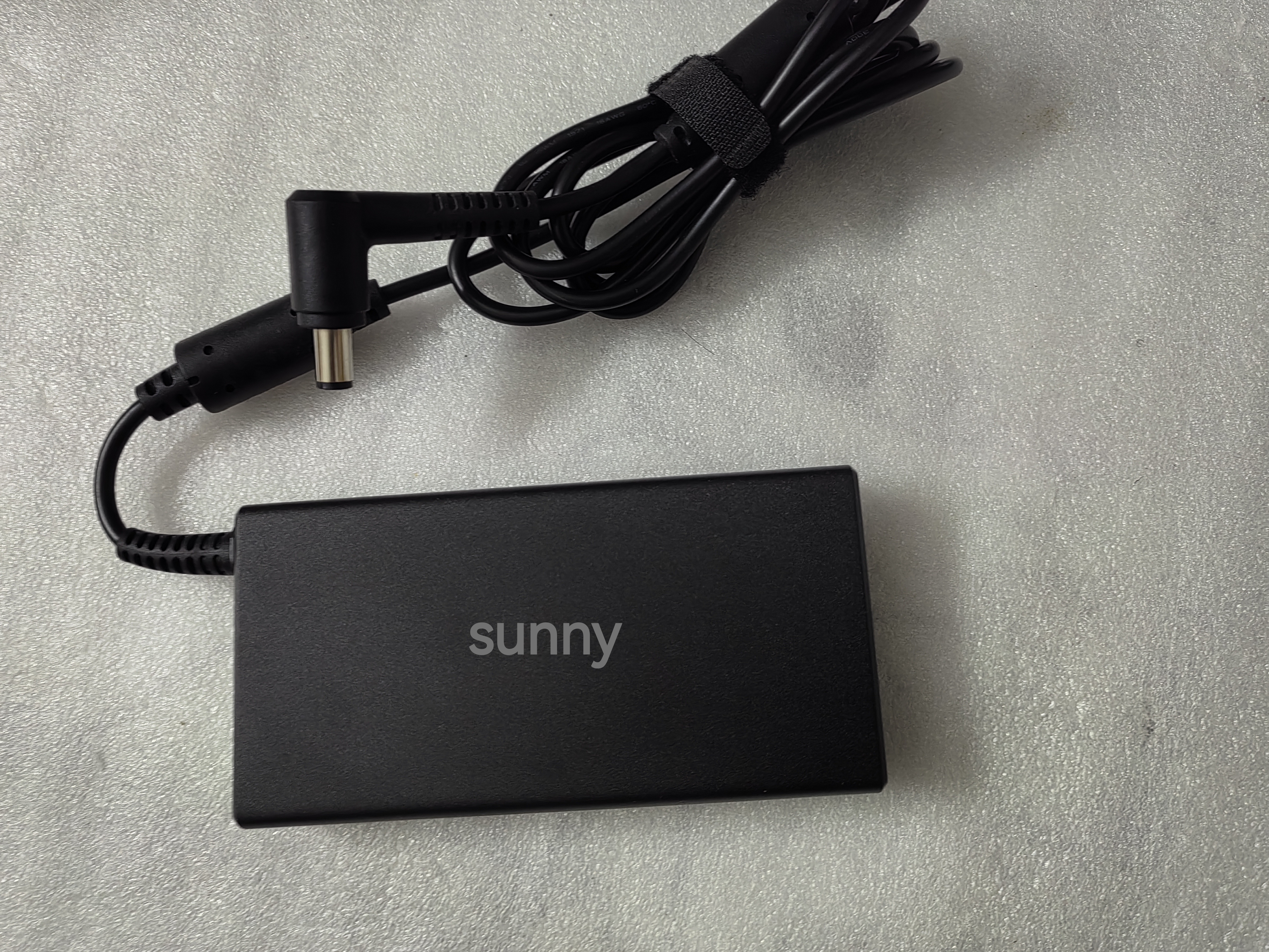 NEW OEM Slim Chicony 19.5V 7.7 - Pc Gaming Msi 评论和价格